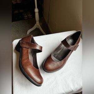 Dansko Bess Mary Jane Pumps. A Low, Chunky Heel Size EU 41 USA 10.5-11